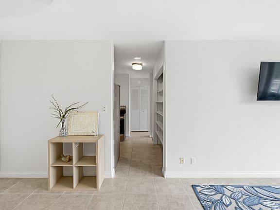 4th image of 1600 Wilikina Dr APT A608