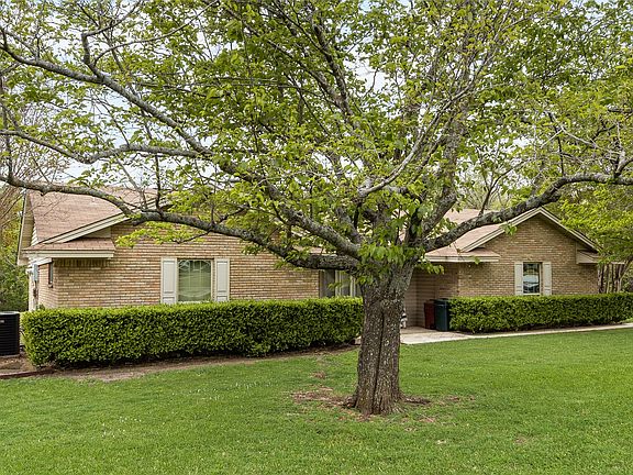 3rd image of 830 Mount Zion Rd