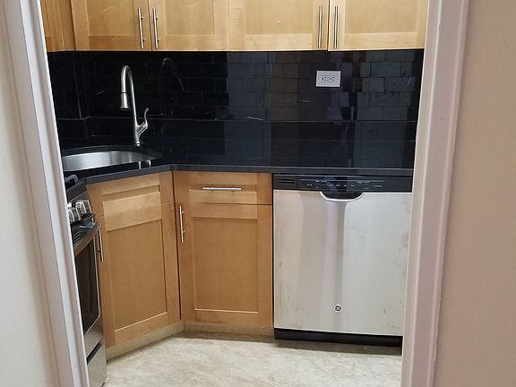 4th image of 250 E 63rd St APT 15H