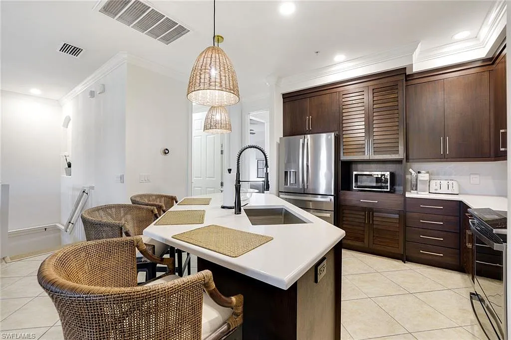 3 bed, 2.0 bath, 1771 sqft, $8,000 — Photo 4
