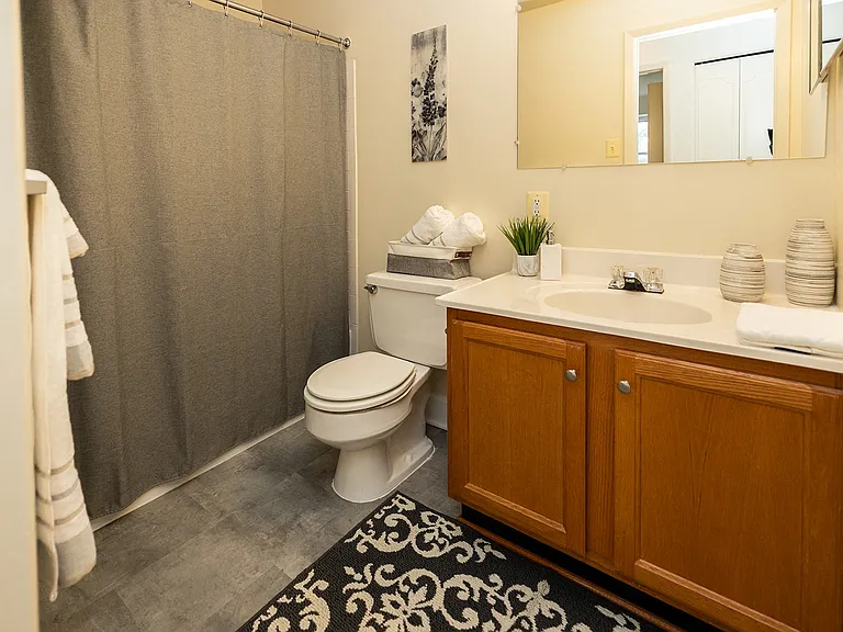 Woodridge Apartments — Photo 7
