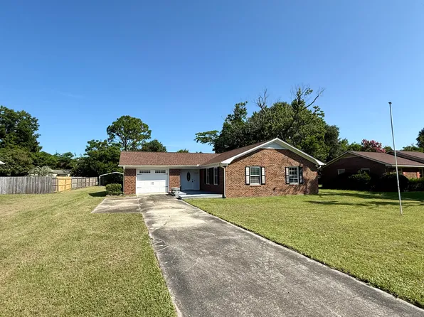5225 Lord Tennyson Rd, Wilmington, NC 28405