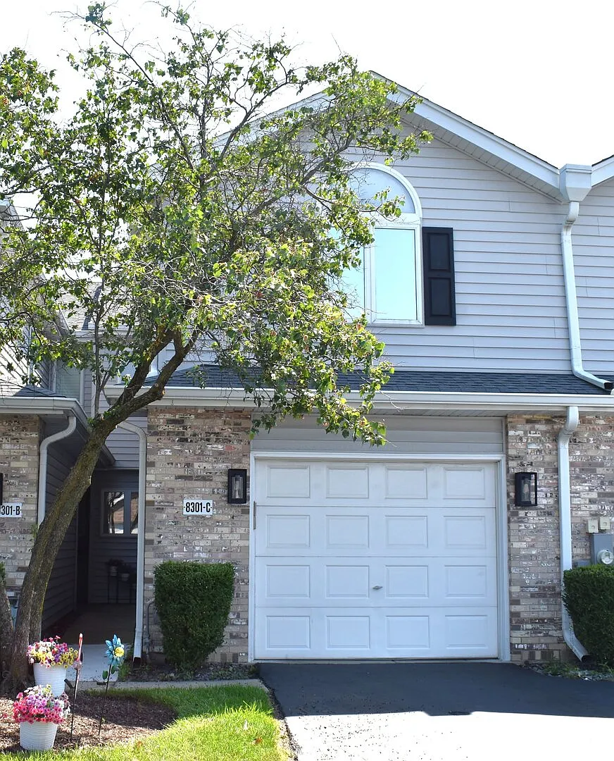 8301 Highpoint Cir Unit C photo 1