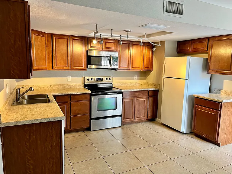 3352 W Harmont Dr #1 — Photo 12
