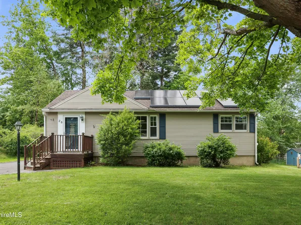 28 Hopewell Dr, Pittsfield, MA 01201