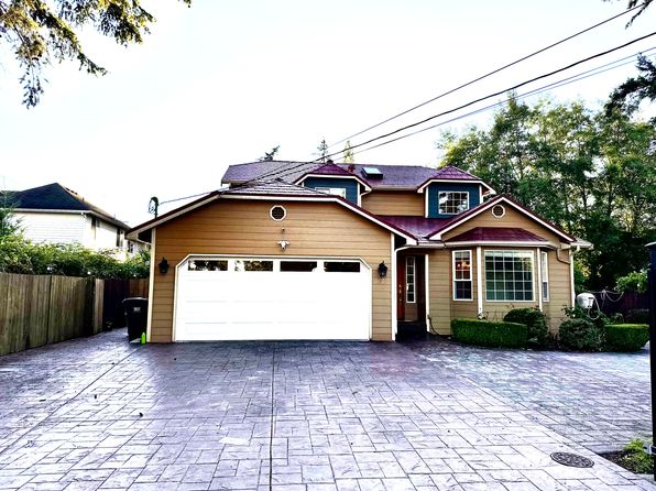 11112 1st Ave SE