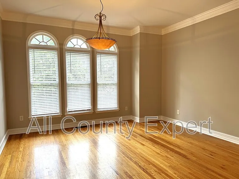 889 Lenox Ct NE — Photo 15