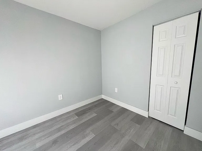 St George Apartments — Photo 78