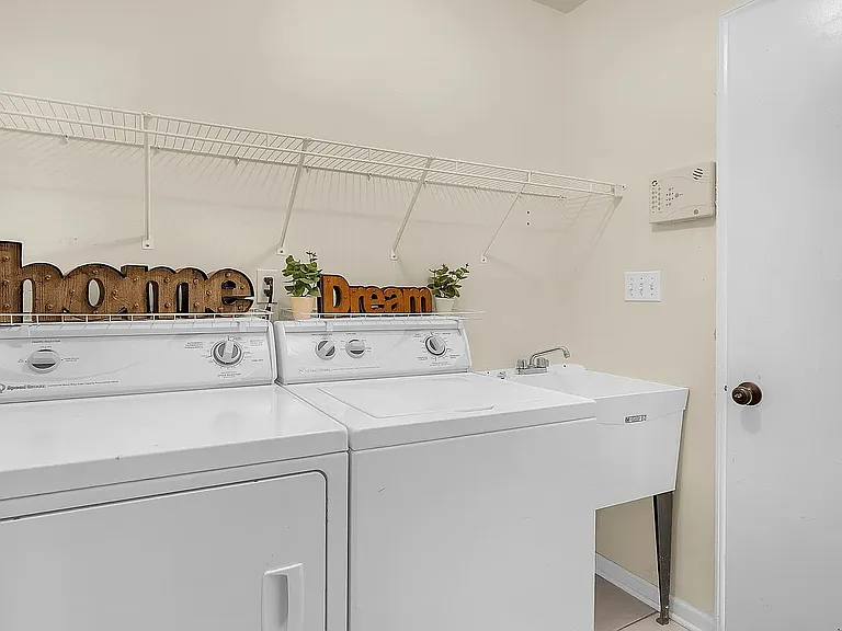 1742 Dogwood Dr — Photo 6