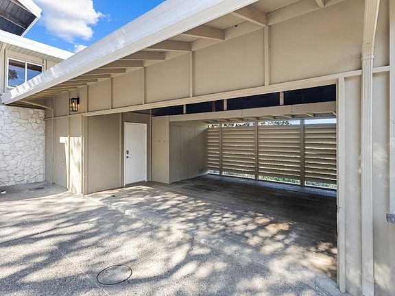 4th image of 70 Oak Knoll Drive