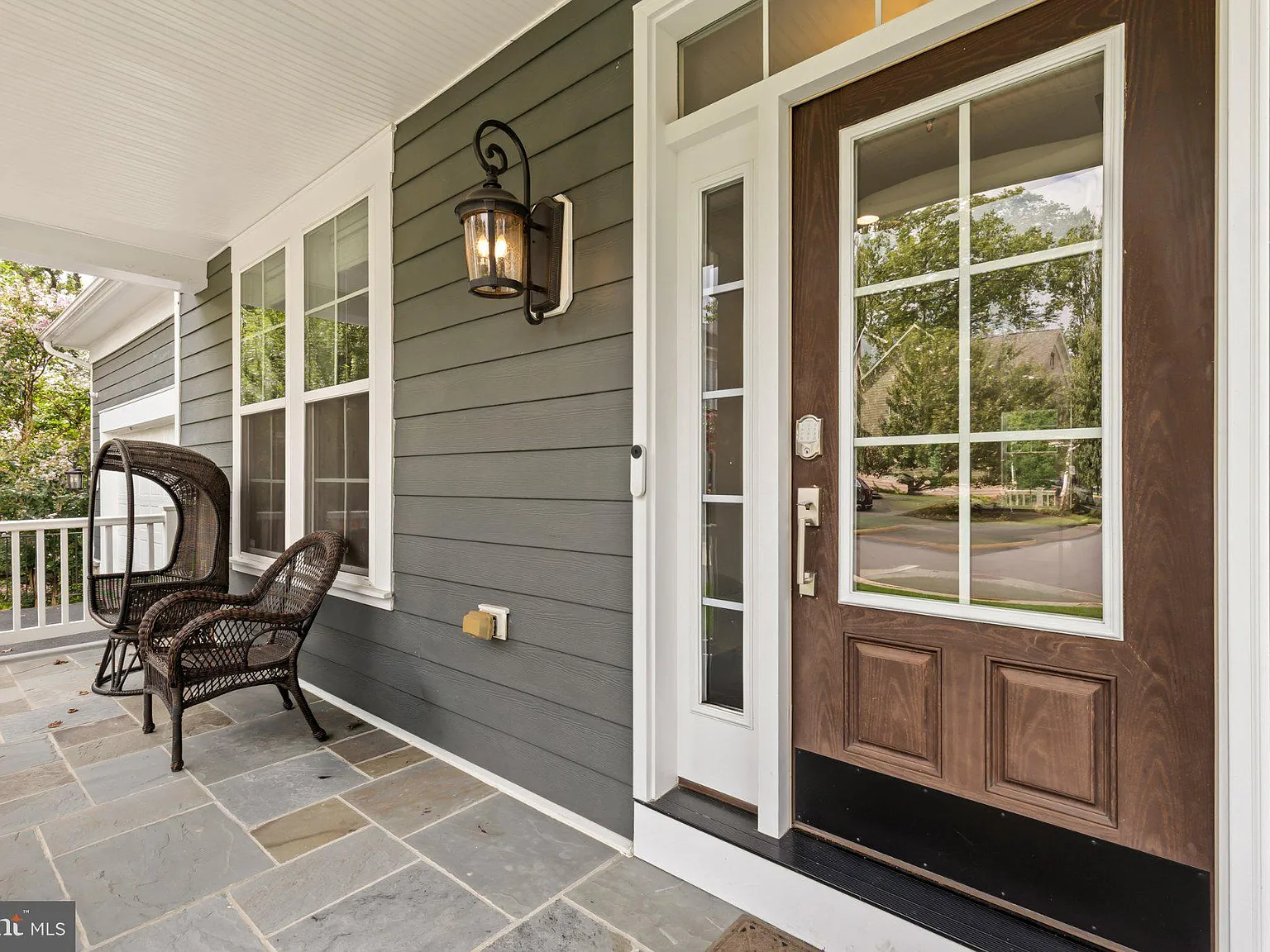 6 bed, 5.0 bath, 4566 sqft, $6,000 — Photo 2