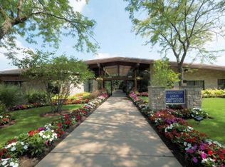 Barrington Lakes Apartments, Hoffman Estates, IL 60169