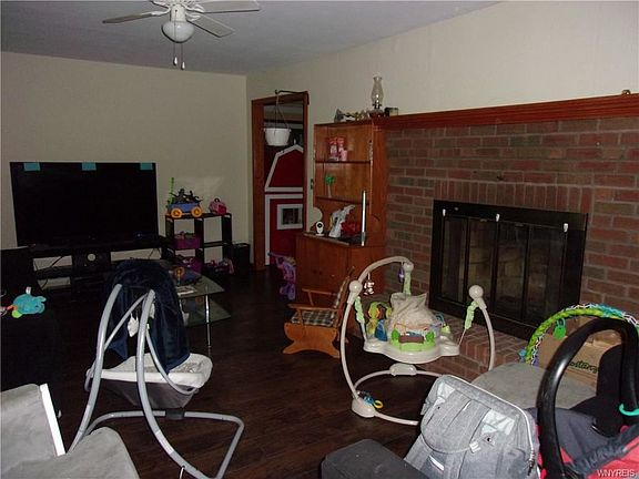 3rd image of 9553 Main St