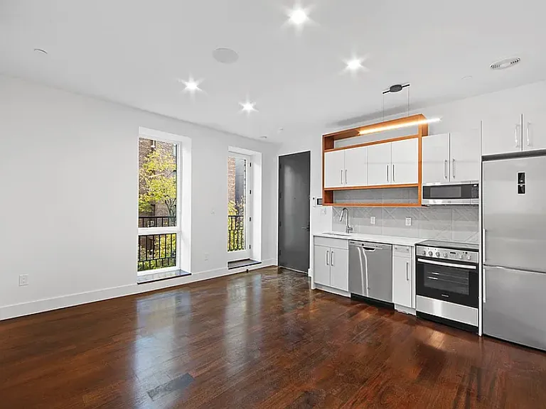 214 E 35th St #4A — Photo 3