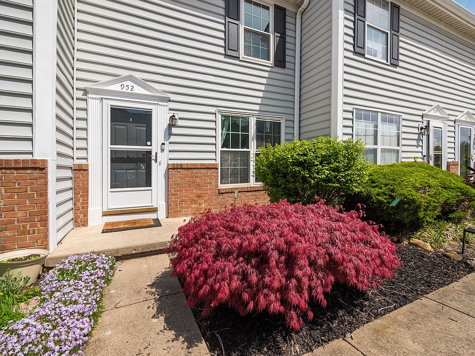 1st image of 952 Charleston Way Dr