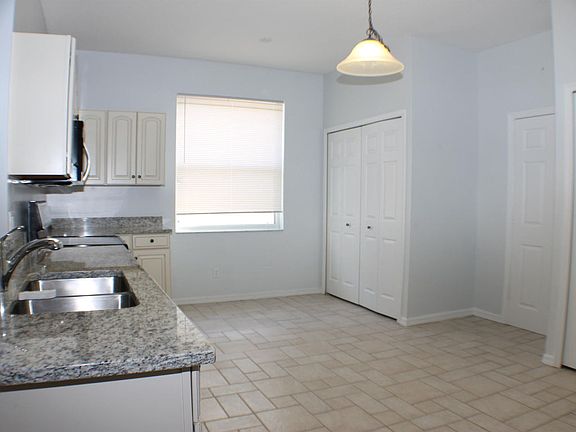 4th image of 554 NW Cortina Ln