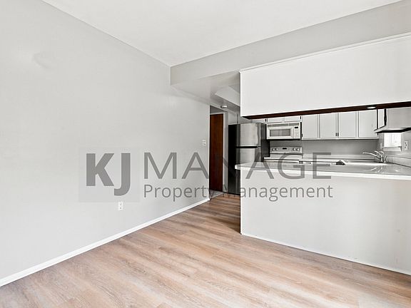 3rd image of 19753 Merriman Rd