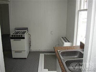 4th image of 735 N 4th Ave