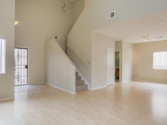 4th image of 1400 Vista Monte Dr NE