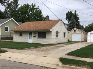 900 Lenore Ave, Lansing, MI 48910