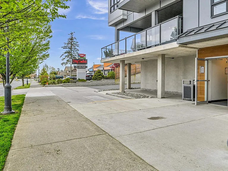 2338 Island Hwy S — Photo 8