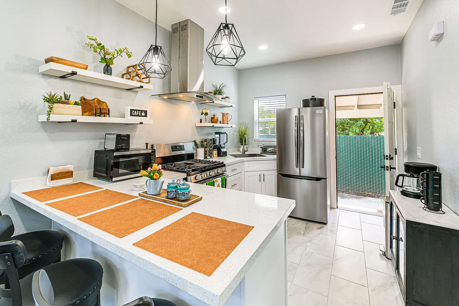 2 bed, 1.0 bath, 592 sqft, $2,483 — Photo 4