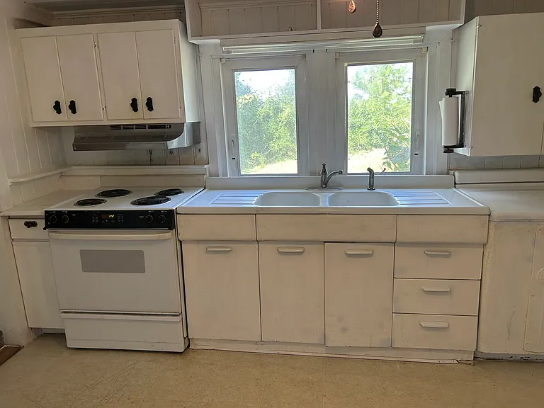 130 Johnson Point Rd — Photo 1