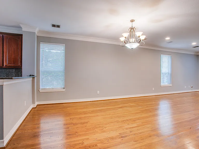 3951 N Hall St — Photo 12
