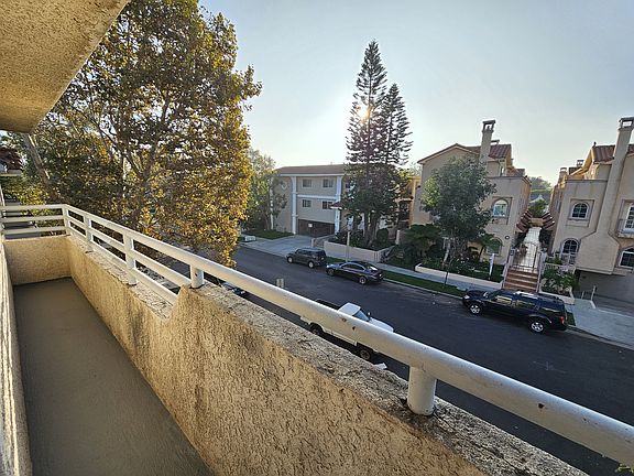 4th image of 5718 Camellia Ave APT 201