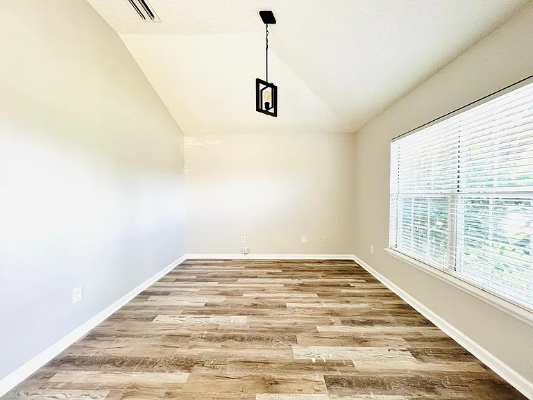 217 W Silverthorn Ln — Photo 14