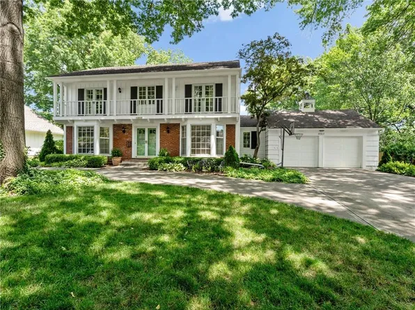 9317 Alhambra St, Prairie Village, KS 66207