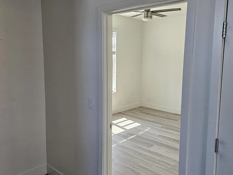 214 S Roosevelt St #L — Photo 15