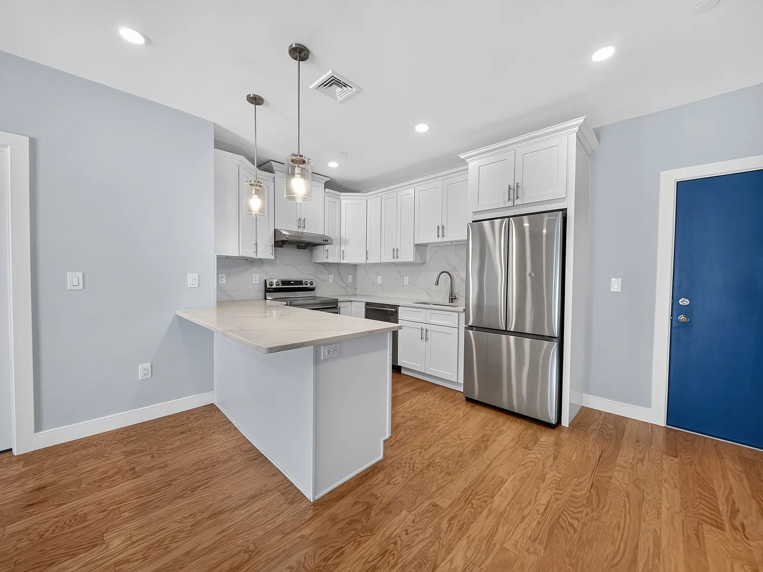 2 bed, 2.0 bath, 854 sqft, $2,800 — Photo 3