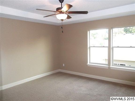4th image of 1070 Harbour Ln NE