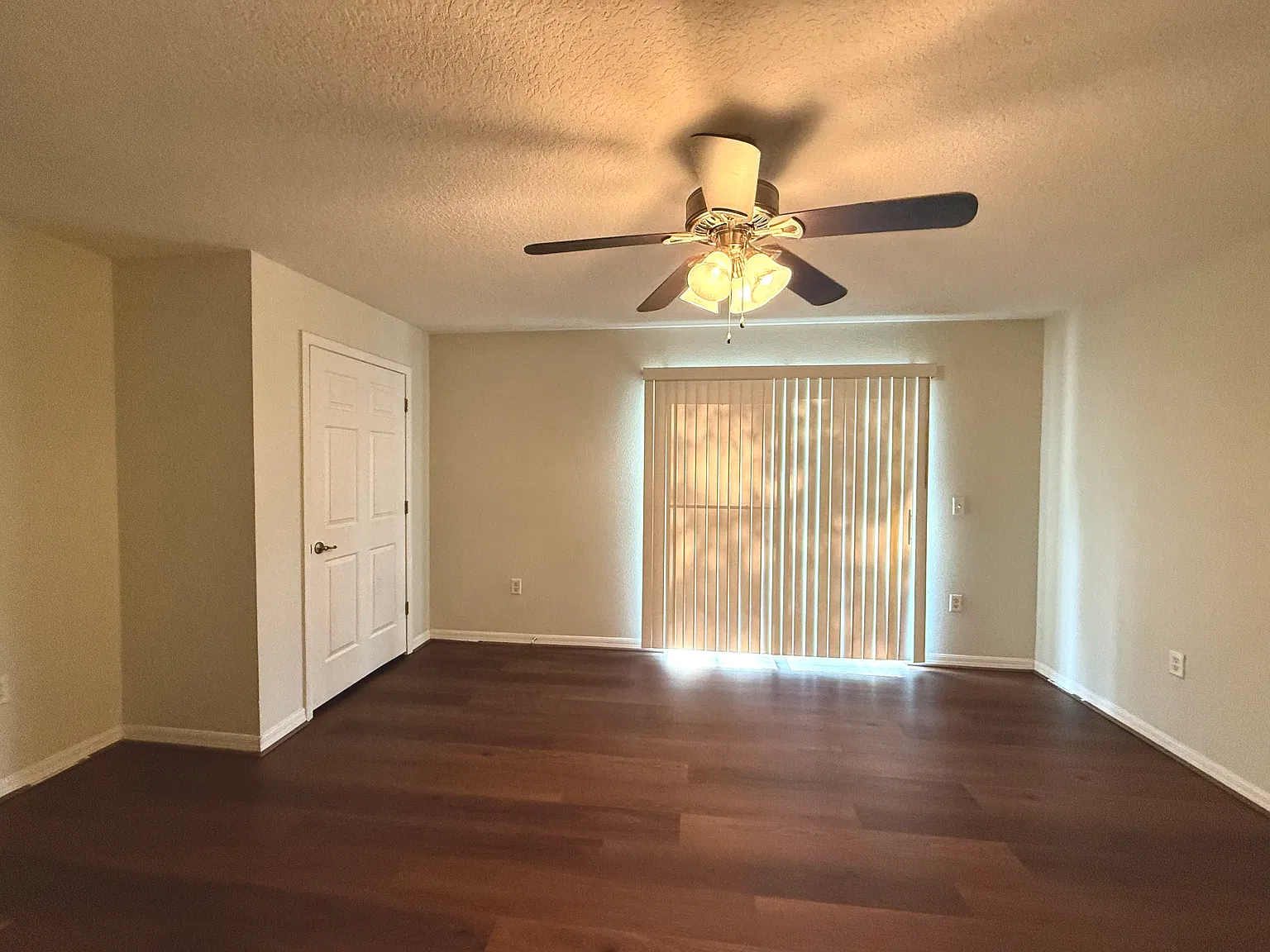 4 bed, 2023 sqft, $1,998 — Photo 4