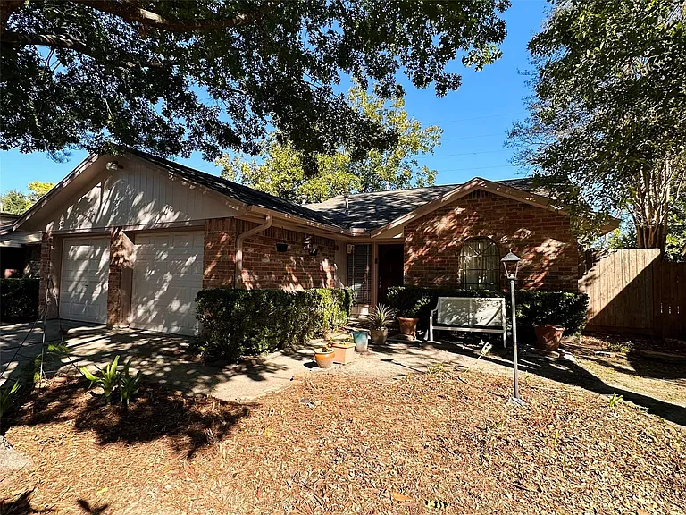 7810 Kellwood Dr — Photo 2
