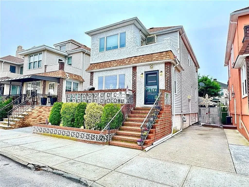3724 Laurel Ave photo 1