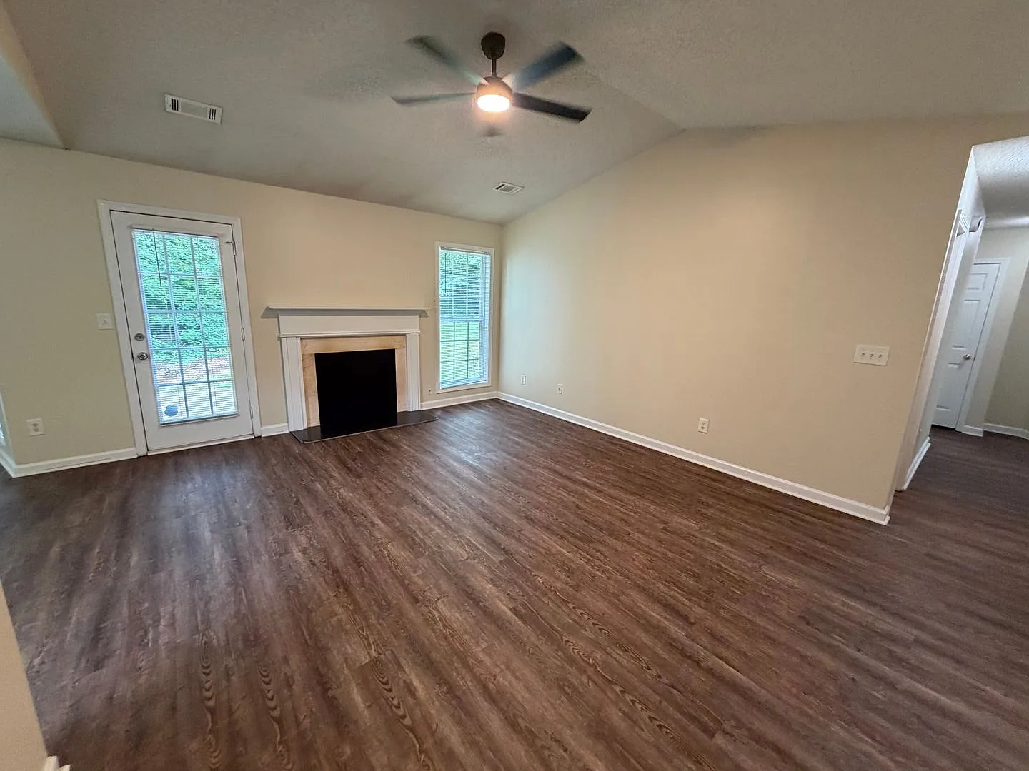 211 Ravenwood Ct. — Photo 3