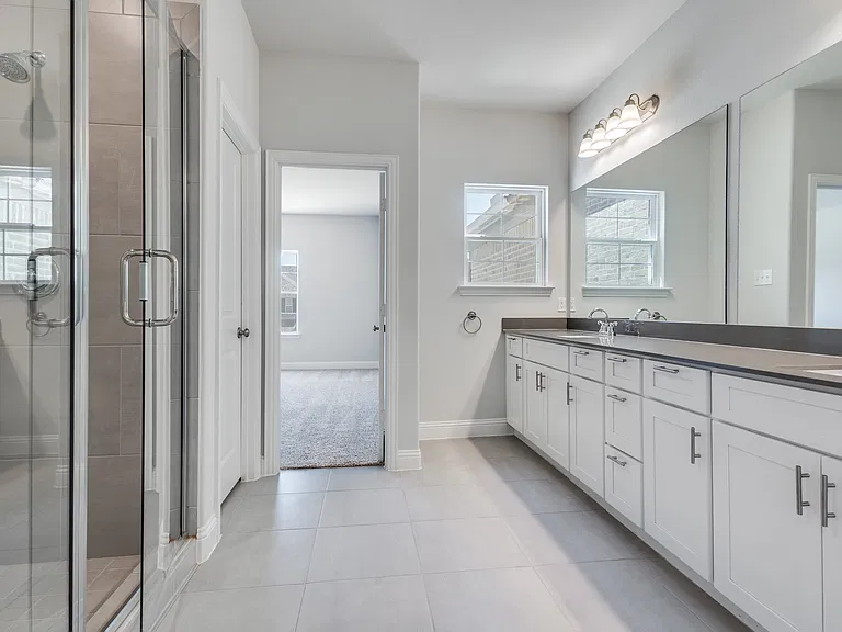 528 Hutchinson Ln — Photo 4