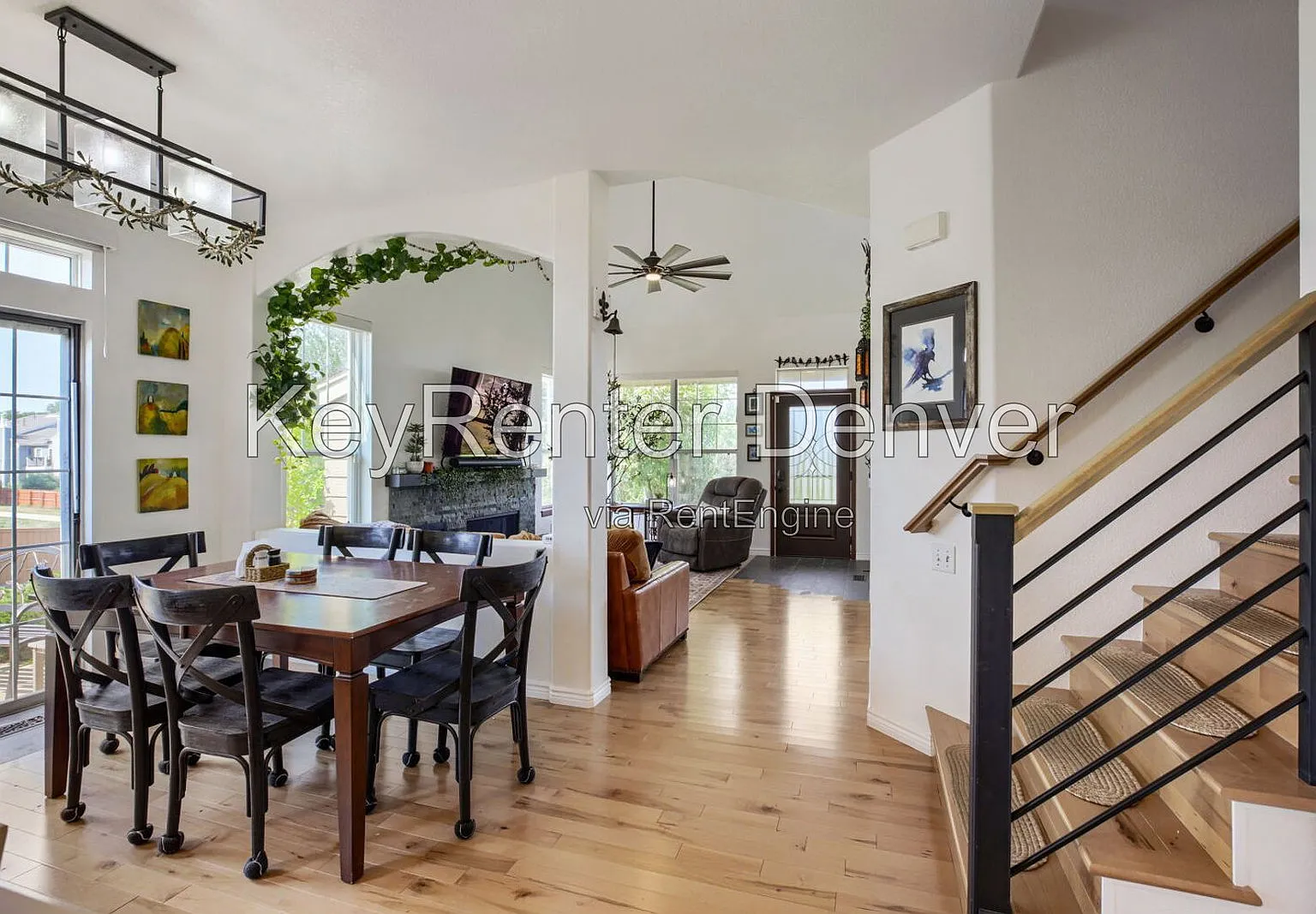 2 bed, 2.0 bath, 2690 sqft, $4,500 — Photo 3