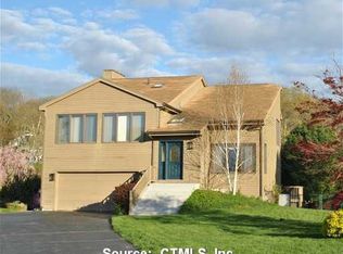 57 Twin Lakes Dr, Waterford, CT 06385