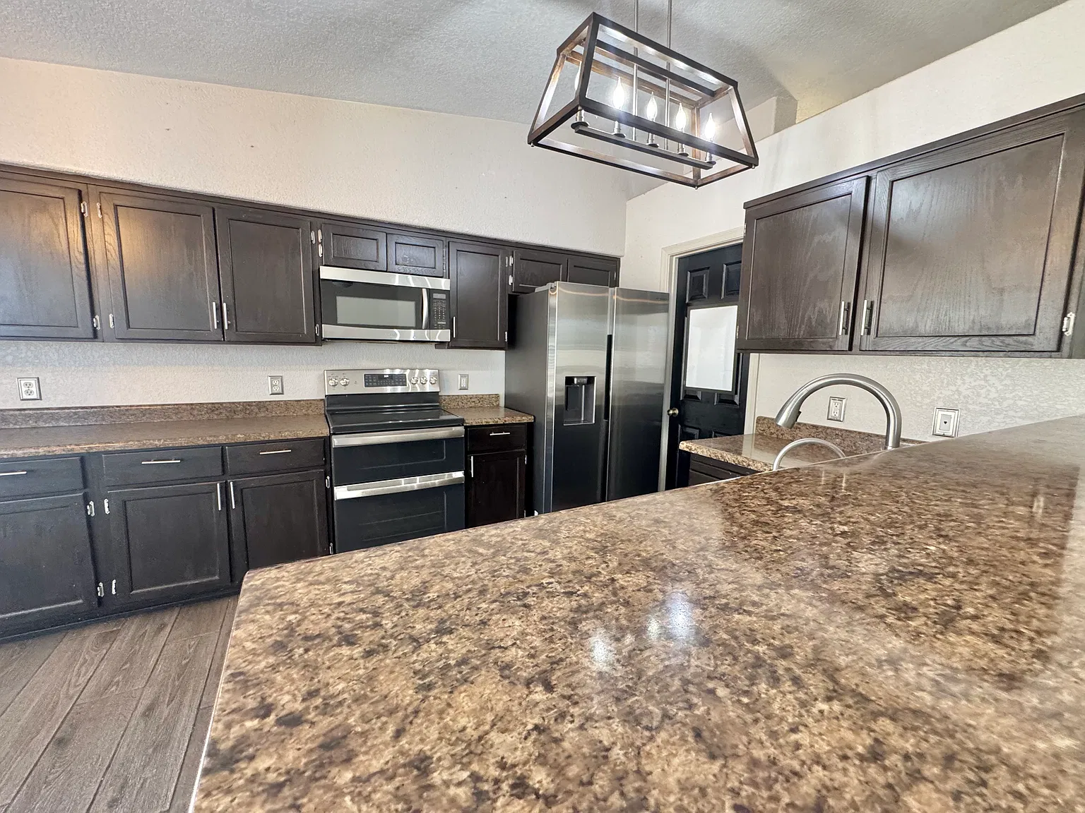 4 bed, 1728 sqft, $2,200 — Photo 2