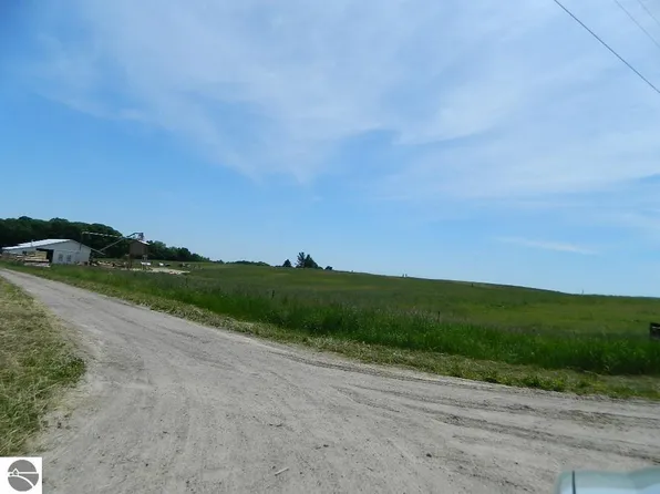 W Chapman Rd, Remus, MI 49340