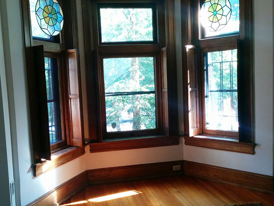 Living Room Bay