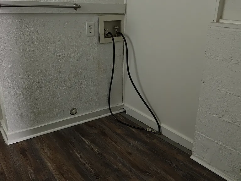 104 Otis St — Photo 8