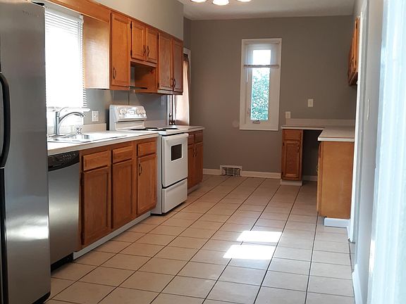 3rd image of 815 Linwood Ave