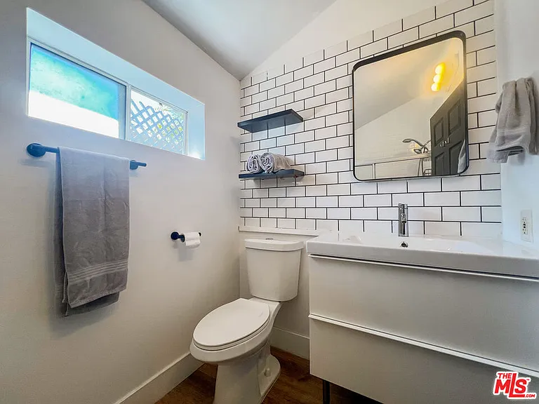 12835 Delano St #A — Photo 11