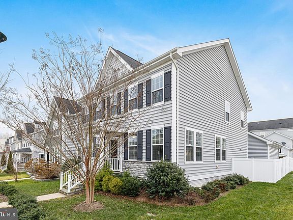 4th image of 121 Freesia Ln
