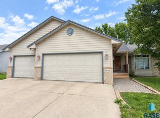 604 N Sandberg Dr, Sioux Falls, SD 57110