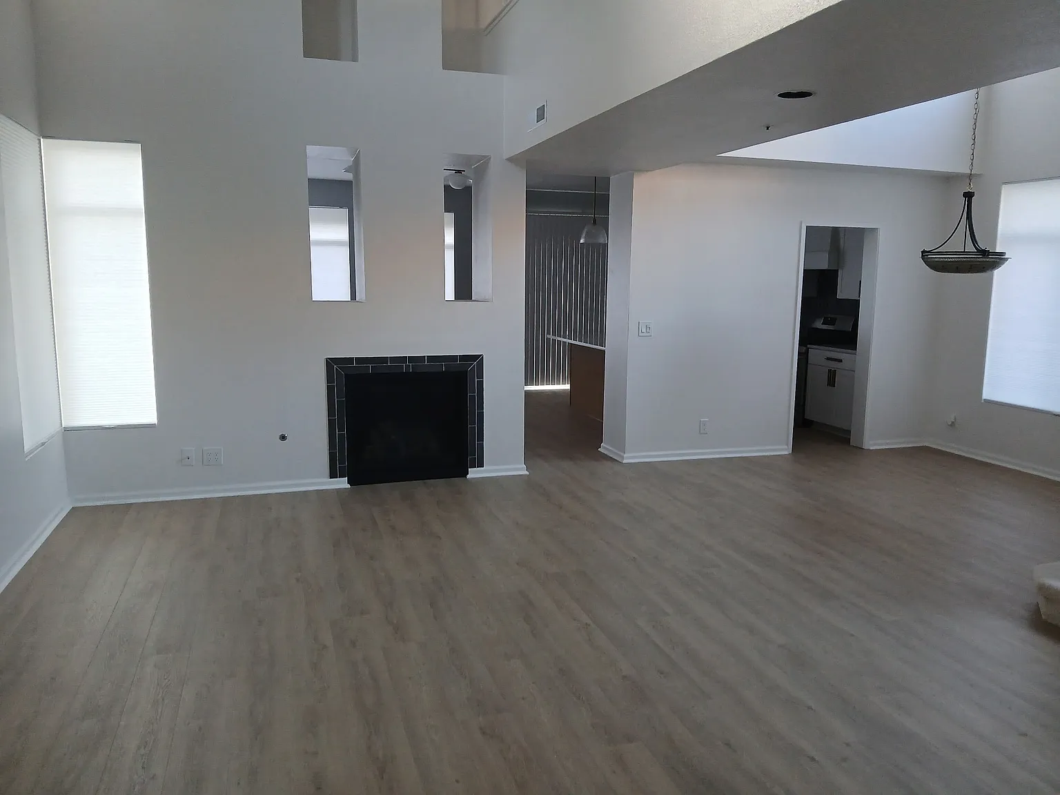 3 bed, 2.5 bath, 1764 sqft, $4,200 — Photo 4